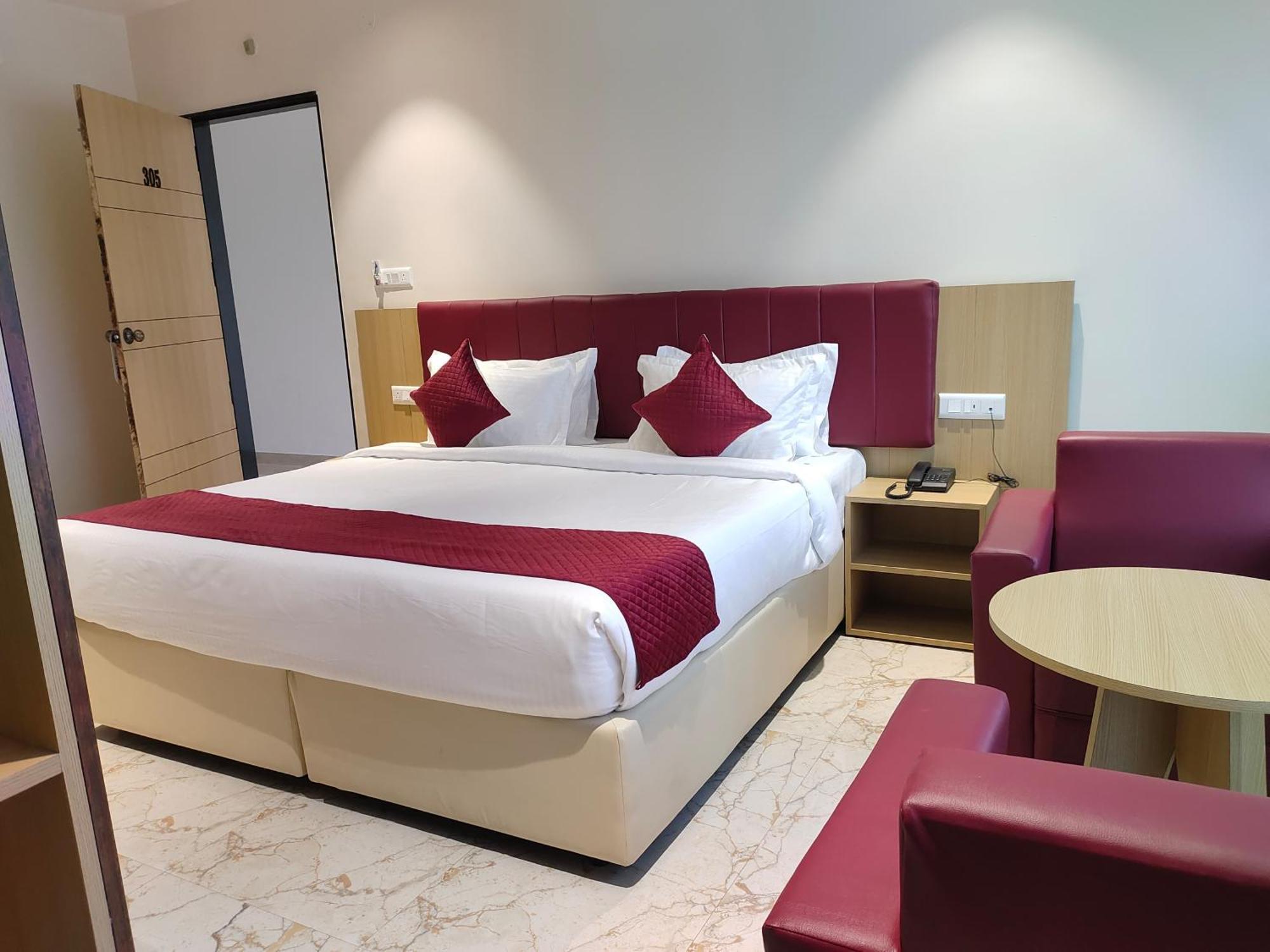Hotel Meridian Blue Warangal Exteriör bild